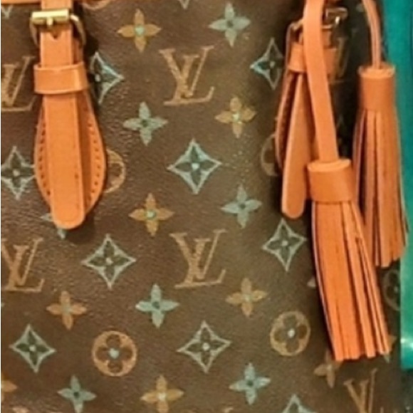 WOW POSHMARK - Authentic Louis Vuitton Bucket Bag PM - Picture 3 of 16